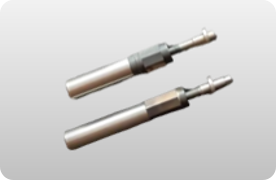 Finger linkage connecting pivot pin